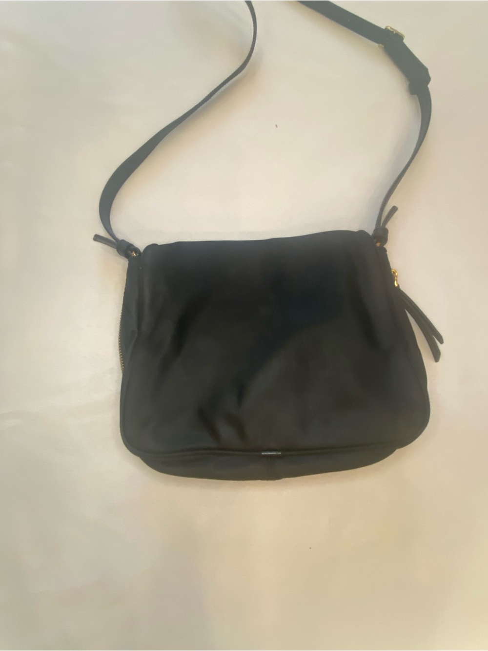 Marc Jacobs Black Crossbody with Gold Logo Accent - Picture 5 of 11